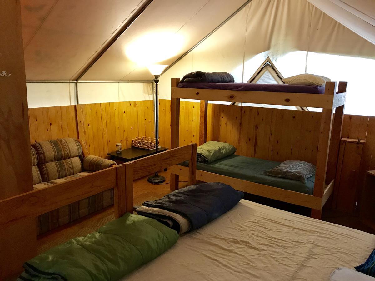 Sven'S Basecamp Hostel Fairbanks Exterior photo