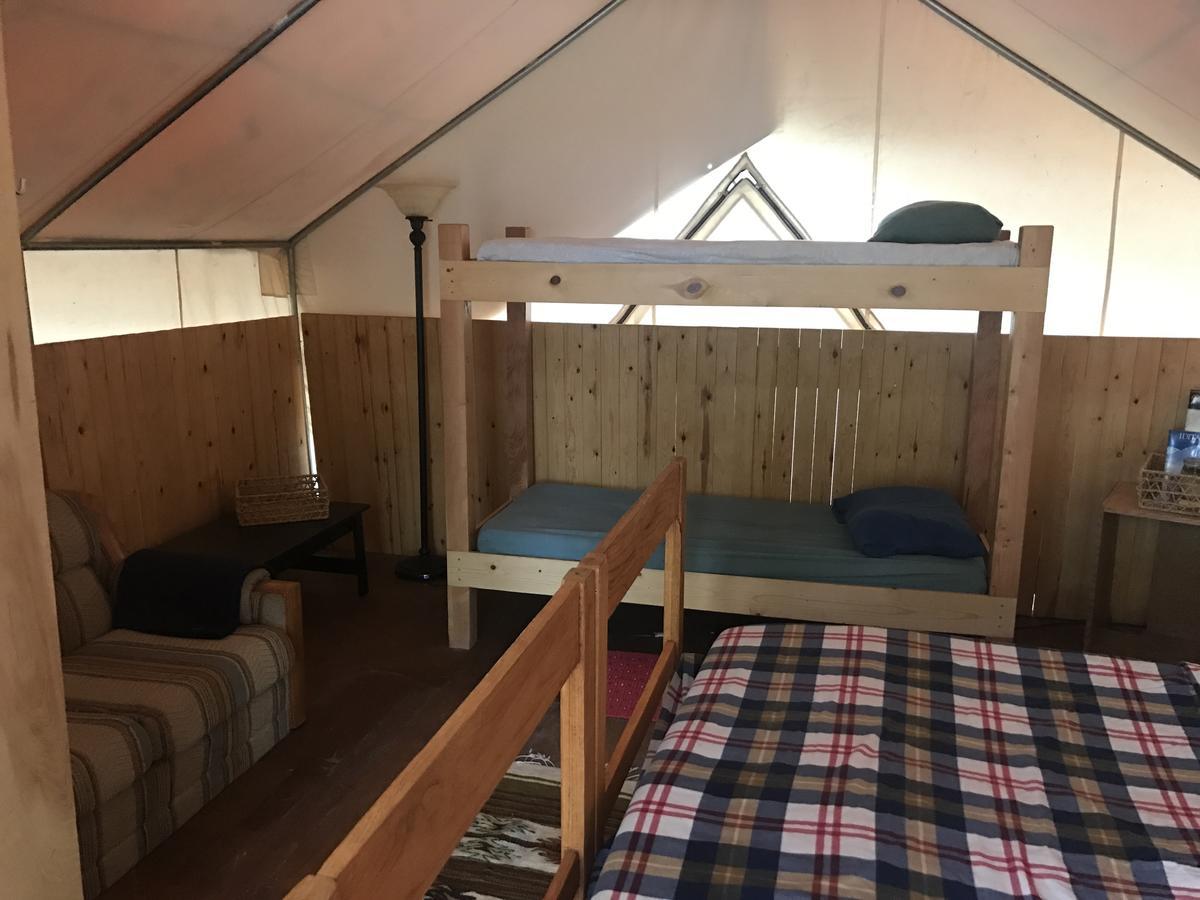 Sven'S Basecamp Hostel Fairbanks Exterior photo