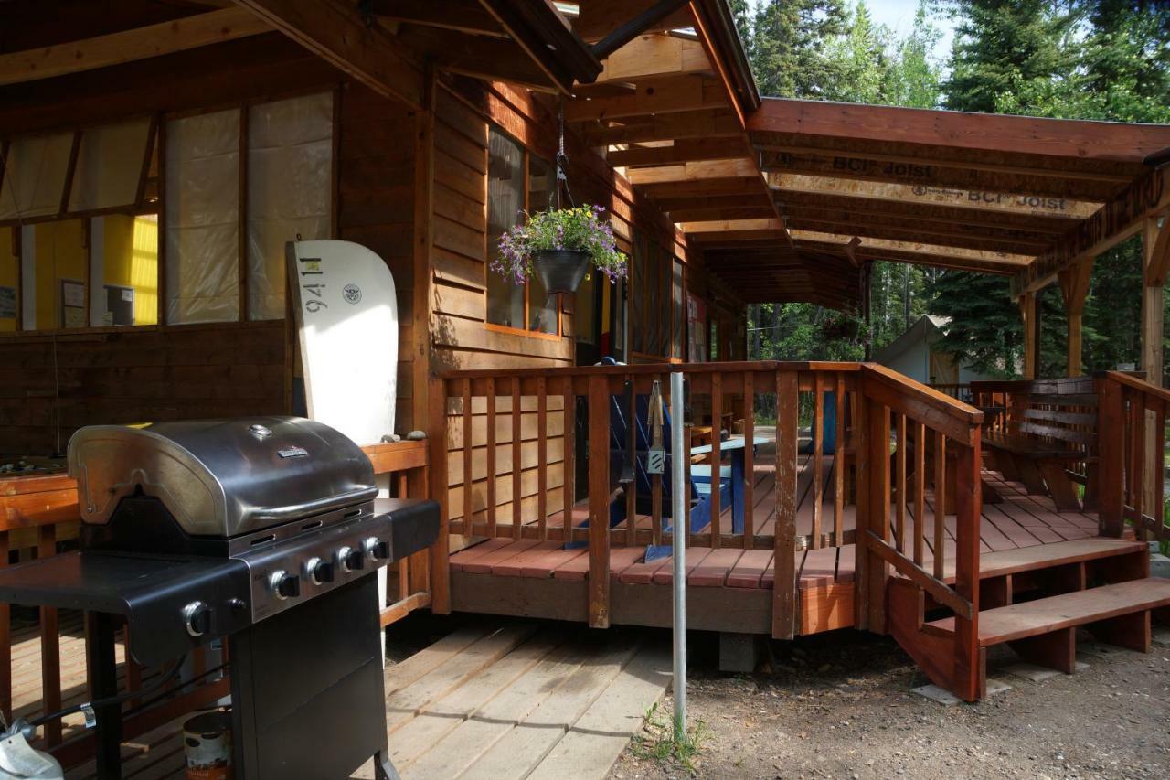 Sven'S Basecamp Hostel Fairbanks Exterior photo